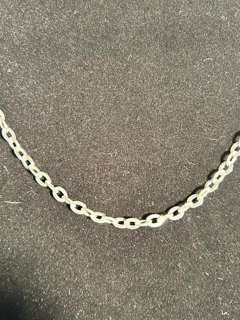 Silver Tone Oval Link Cable Chain Necklace Classic Symmetrical Polished Links